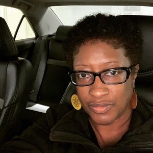 Meet your Posher, Dionne